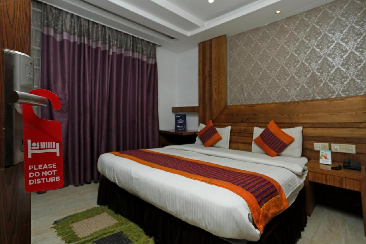 Hotel Ambience New Delhi Extérieur photo